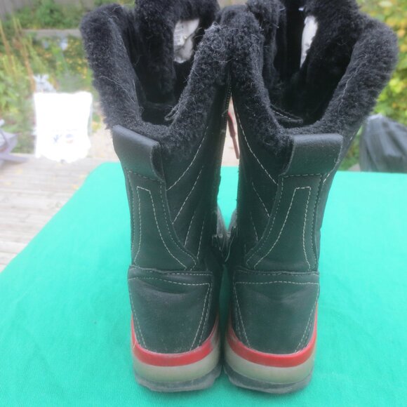 Women's Aquatherm Canada Winter Boots by Santana Canada - Size 7. - Picture 4 of 14